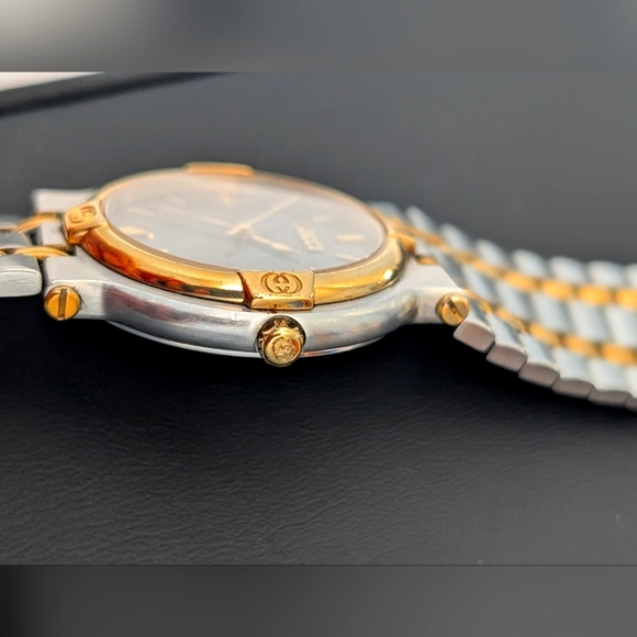 Gucci 9000M Unisex Gold and Silver Watch - Picture 10 of 10